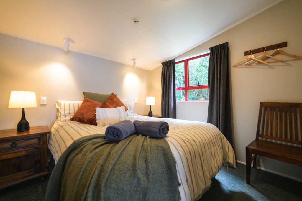 Queen bedroom in Bellbird
