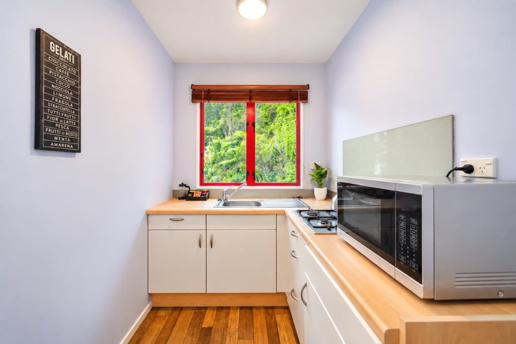 Kitchenette and TV in Weka