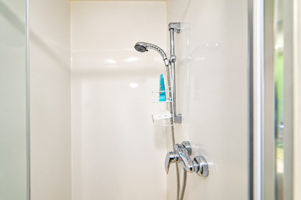 Shower in Weka